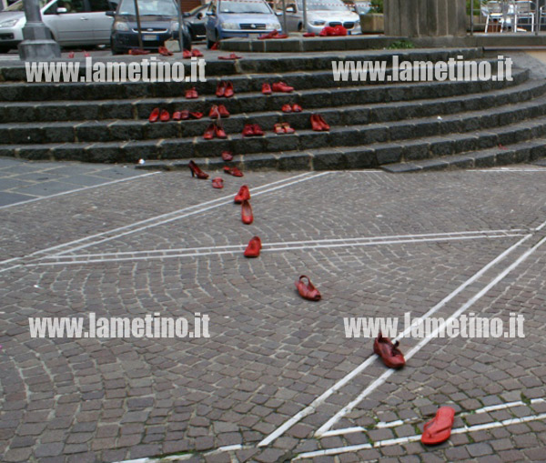 Scalinata-scarpe-rosse-OK.jpg