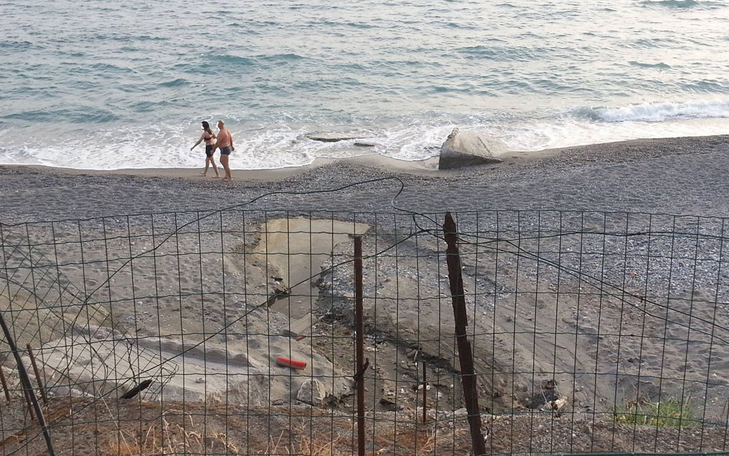 Segnalazione presunto scarico su lungomare Gizzeria, Arpacal allerta Capitaneria e Comune per verifiche