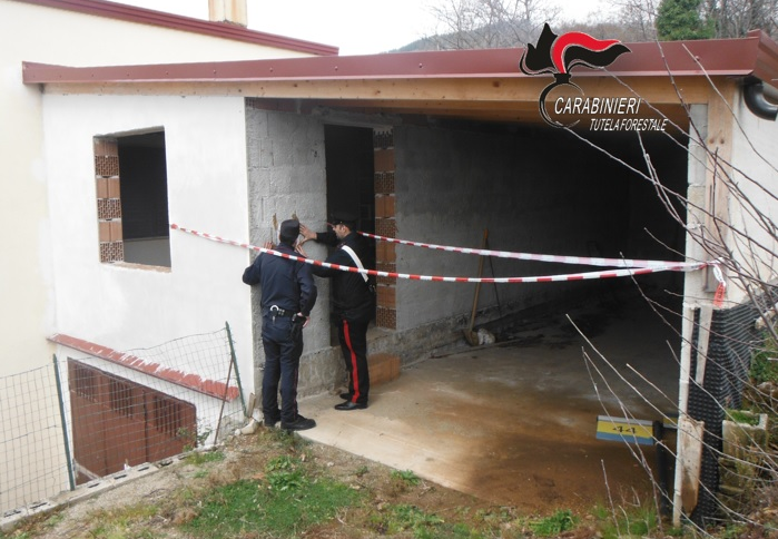 Lamezia, sequestrato fabbricato abusivo in zona a vincolo paesaggistico: denunciato il proprietario
