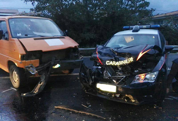 Scontro frontale tra furgone e auto su SS106: grave carabiniere, trasferito in elisoccorso al Pugliese