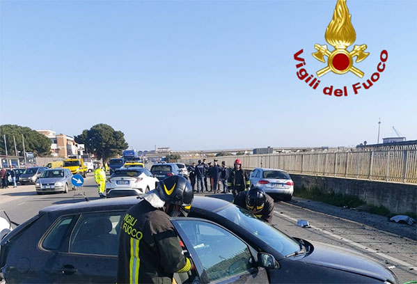 Incidente sulla SS106 nel crotonese, coinvolte due auto