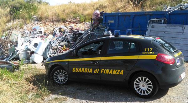 Scoperta discarica non autorizzata sulla costa tirrenica