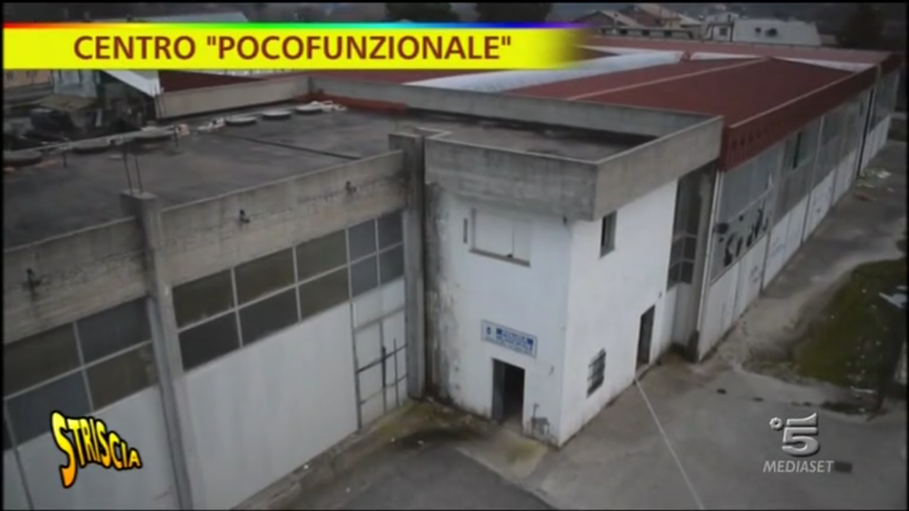 Le telecamere di Striscia la Notizia al "Foro boario" abbandonato di Decollatura