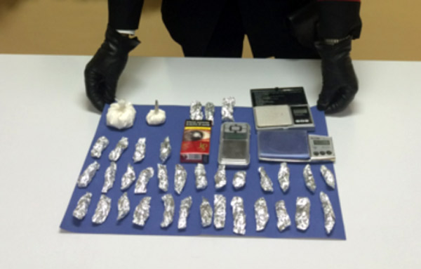 Spacciava droga nella propria abitazione, arrestato 40enne a Cirò Marina