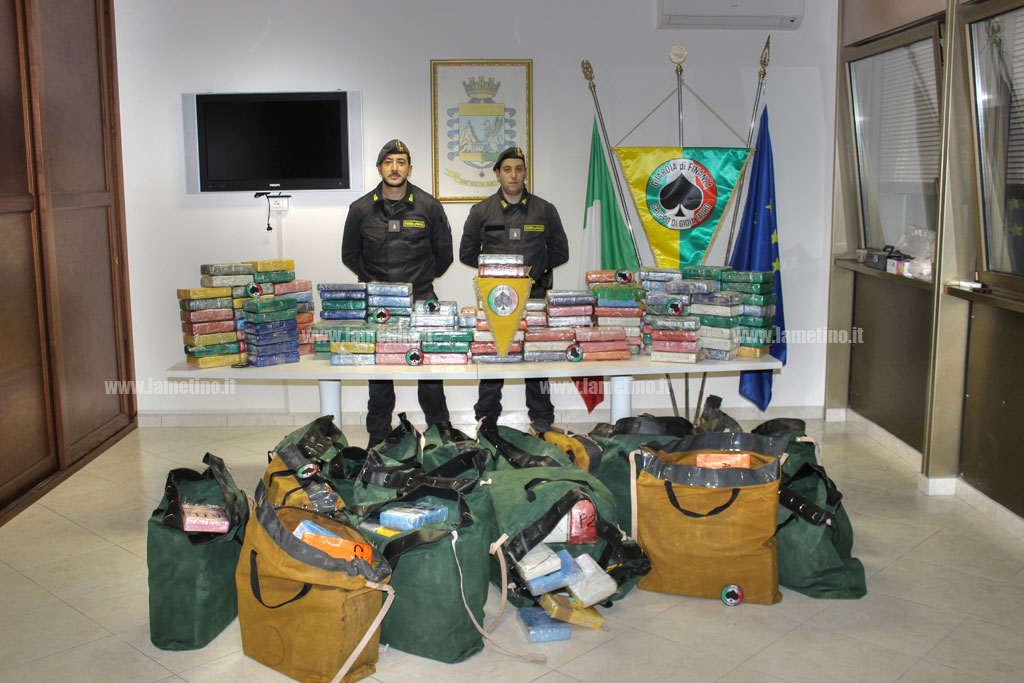 Nascosti in container di legname, sequestrati 540 kg cocaina porto Gioia 