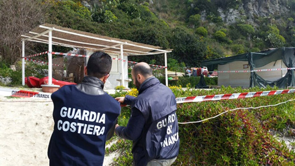 Costruzioni abusive su spiaggia “Grotticelle” di Ricadi, sequestrata area di 1500 metri quadri