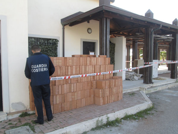 Calabria: Sequestrato fabbricato nel porto di Tropea