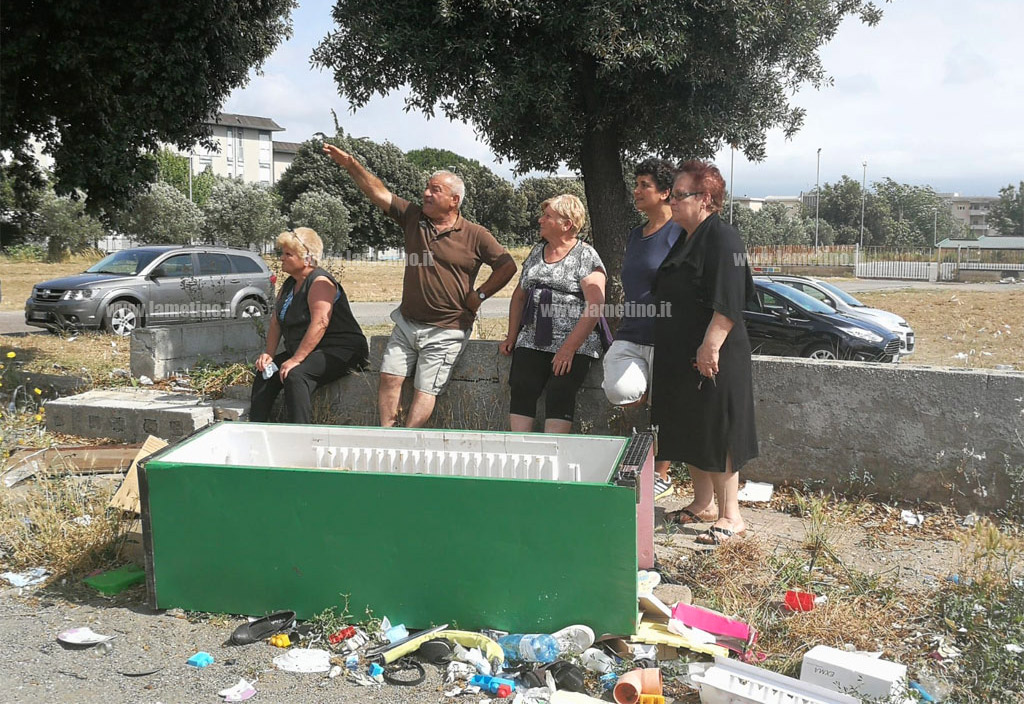 Lamezia tra rifiuti e degrado, i residenti di Capizzaglie: “Questa non è civiltà” - VIDEO
