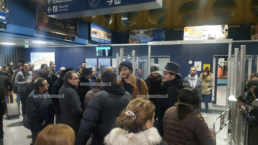 Lamezia, il cantante spagnolo Alvaro Soler atterra all’aeroporto