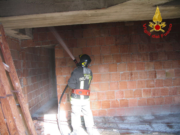 Soriano-Calabro-incendio-vigili-del-fuoco-gen-2014.jpg