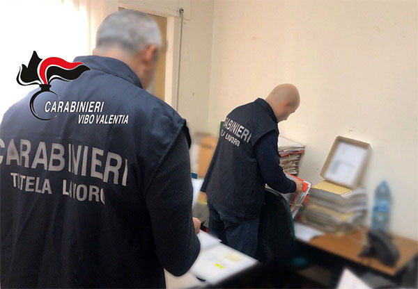 Sorvegliava dipendenti con sistema di telecamere interno, denunciato titolare bar nel vibonese