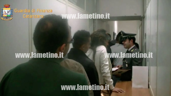 Soverato-false-ricette-mediche-guardia-di-finanza-dic-2013-2.jpg