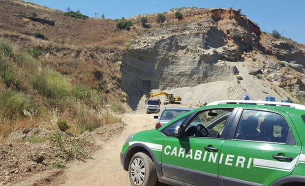 Sequestrata cava dismessa a Spezzano Albanese, si prelevava materiale inerte