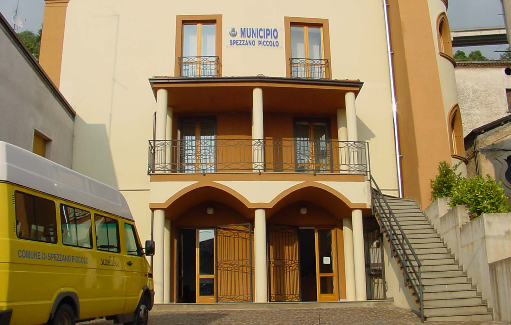 Sospeso consiglio comunale Spezzano Piccolo, insediato commissario
