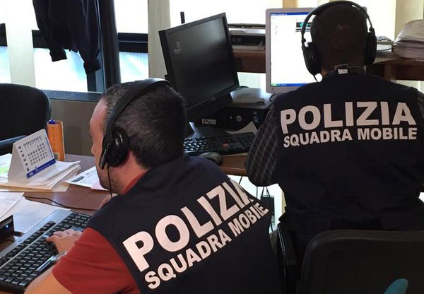 Vince concorso pubblico grazie a microfono nascosto, denunciato a Vibo