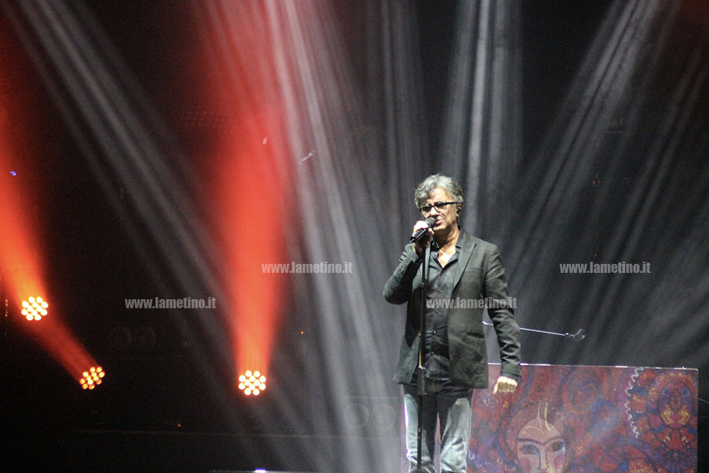Lamezia, piazza 5 dicembre gremita per il concerto degli Stadio - VIDEO
