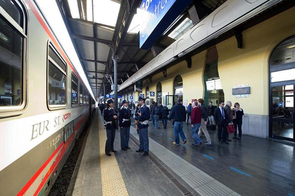 Calabria: Atti vandalici in stazione Fs e su treno, denunciati 4 minori