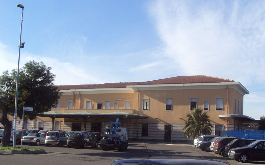 Stazione-ferroviaria-Crotone.jpg