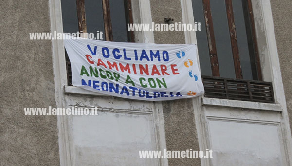 Striscione-neonatologia-scolastico-Maggiore-Perri-2.jpg
