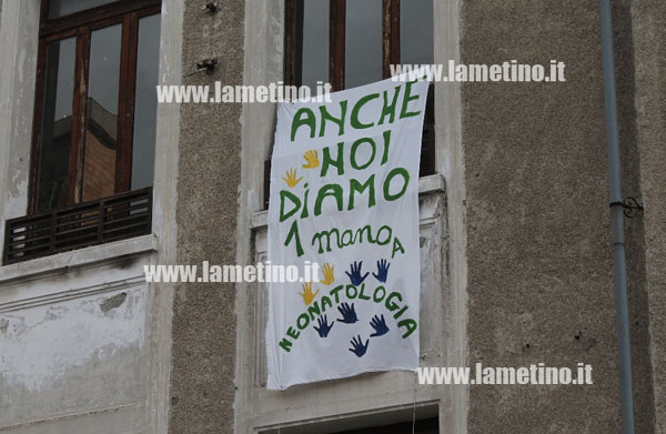 Striscione-neonatologia-scolastico-Maggiore-Perri-3.jpg