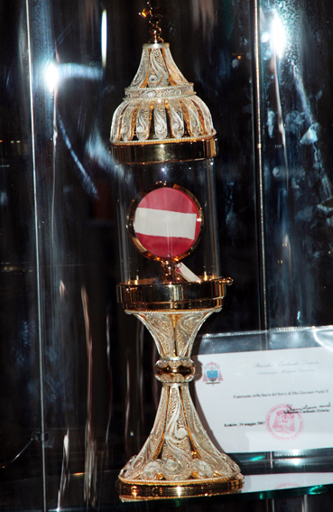TECA_CON_RELIQUIA_beato_giovanni_paolo_II