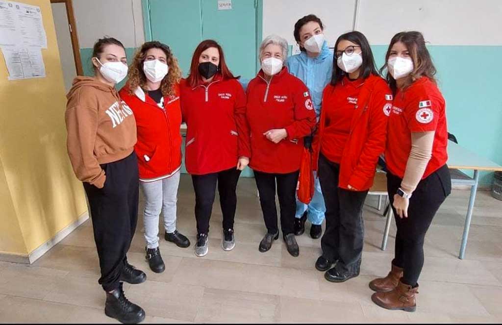 Lamezia, Croce Rossa avvia screening covid-19 nelle scuole: tutti negativi tamponi all’istituto Einaudi