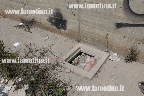 Tombini-aperti-via-Newton2.jpg