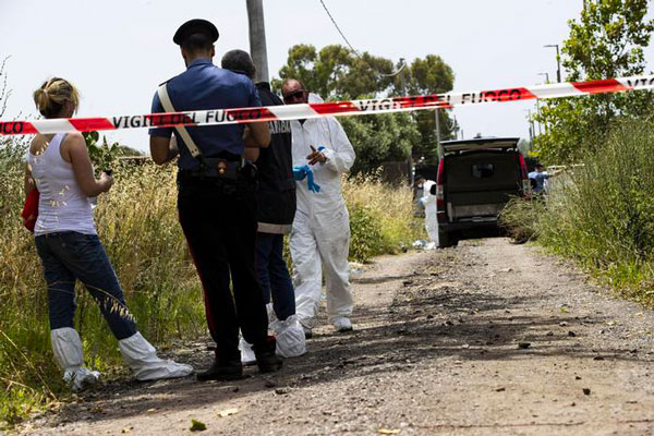 Corpi carbonizzati trovati in auto vicino Roma: da autopsia ipotesi omicidio-suicidio