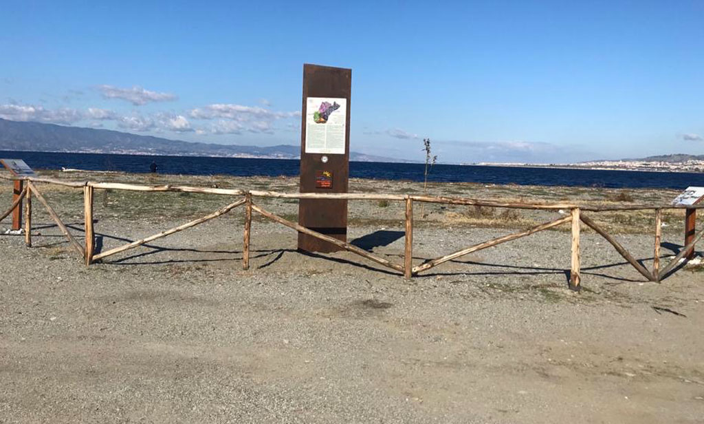 Ripristinata staccionata di Punta Pellaro dopo furto