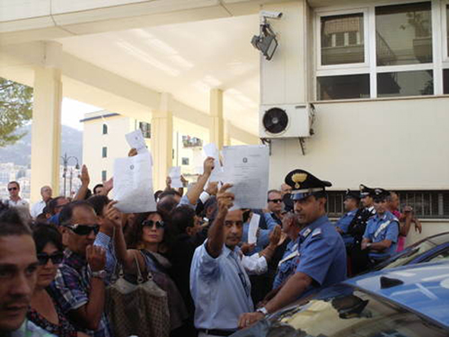 Calabria: Taglio tribunale Rossano, auto con atti investe manifestante 