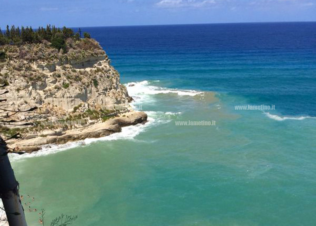 Sacerdote precipita da rupe Tropea, forse suicidio