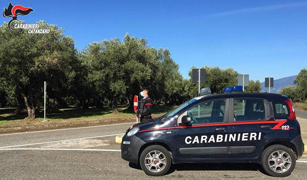 Trovati rifiuti speciali a San Pietro a Maida, denunciato titolare rivendita di auto usate