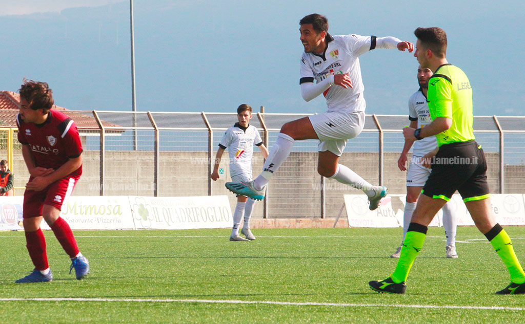 UN-TIRO-DI-DE-MARTINO.jpg