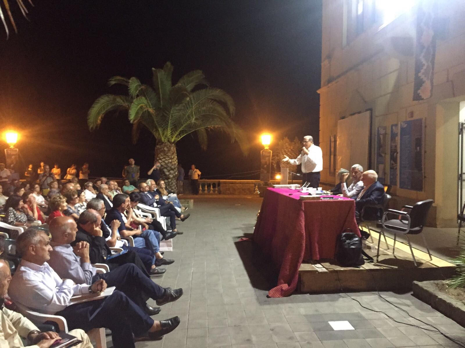 Regione, assegnato al vicepresidente Viscomi il premio "Don Massimo Alvaro"