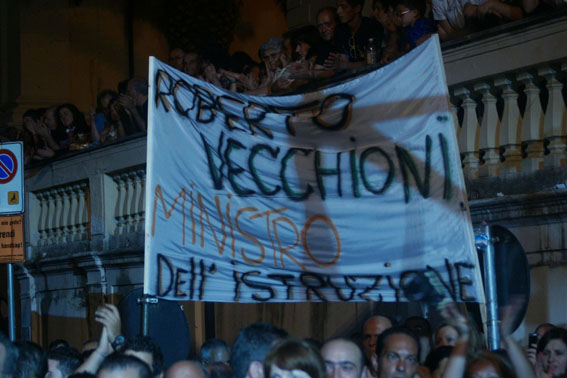 UNO_STRISCIONE_VECCHIONI_MINISTRO_ISTRUZIONE