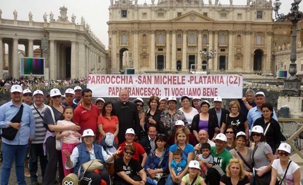 Calabria: La parrocchia di Platania in visita dal Papa