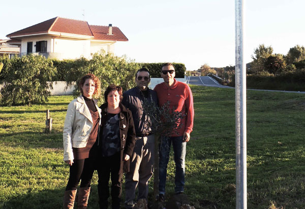 Piantato ulivo per ricordare agente lametino Paolo Diano