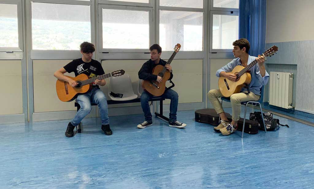 Una-chitarra-a-te-vicina-04.jpg