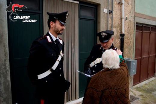 Si facevano consegnare il denaro della pensione, due denunce per truffa agli anziani a Botricello