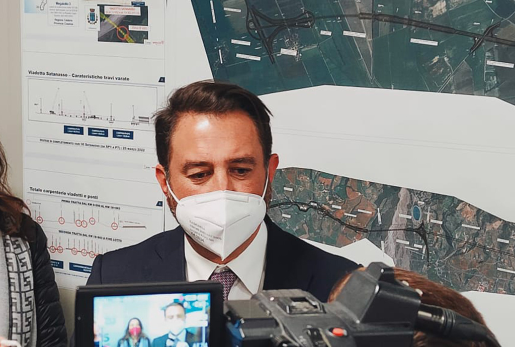 Varato il primo viadotto del Terzo Megalotto, ministro Cancellieri: "Ammodernamento Ss106 prioritario"
