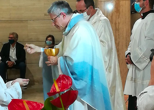 Lamezia, Vescovo Schillaci ai bambini di prima comunione: “Chiedete a Maria di essere sempre più uniti”