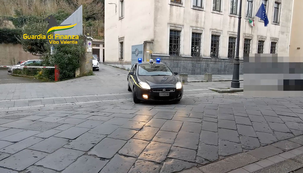 Convenzione irregolare tra pubbliche amministrazioni vibonesi: denunciati 3 dirigenti e sequestro di 230mila euro