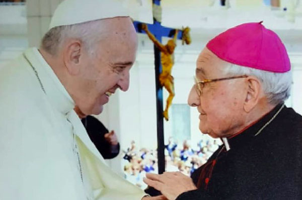 Vescovo-Rimedio-con-Papa-Francesco.jpg