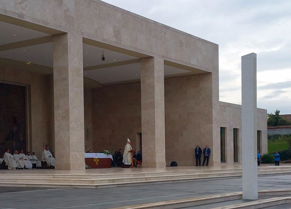 Vescovo-paravati.jpg