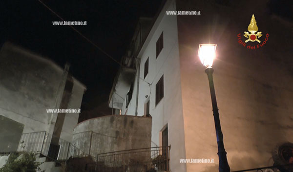 Vigili-del-fuoco-scoppio-bombola-cosenza-4.jpg