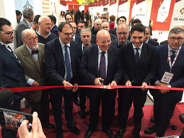 Oliverio promuove la Calabria al Vinitaly