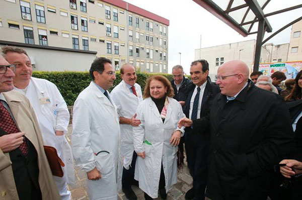Regionali: Oliverio visita ospedale Pugliese, sanità è sfida