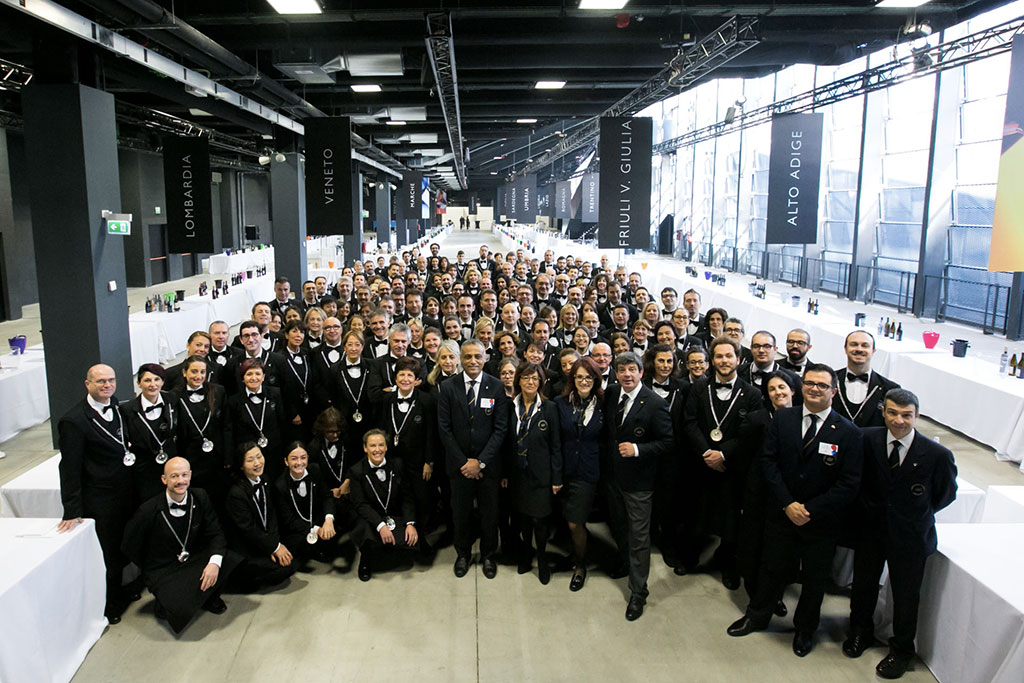 Associazione Italiana Sommelier presenta la Guida Vitae 2017, Calabria del vino protagonista
