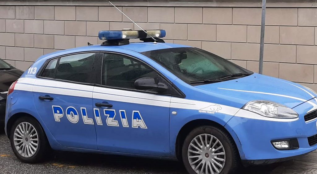 Investe rivale dopo lite a Reggio e fugge, rintracciato e arrestato 