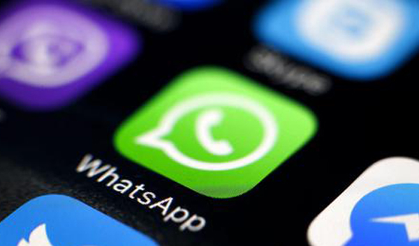 "Abolizione gruppi whatsapp delle mamme", la scherzosa ordinanza del sindaco di San Pietro a Maida
